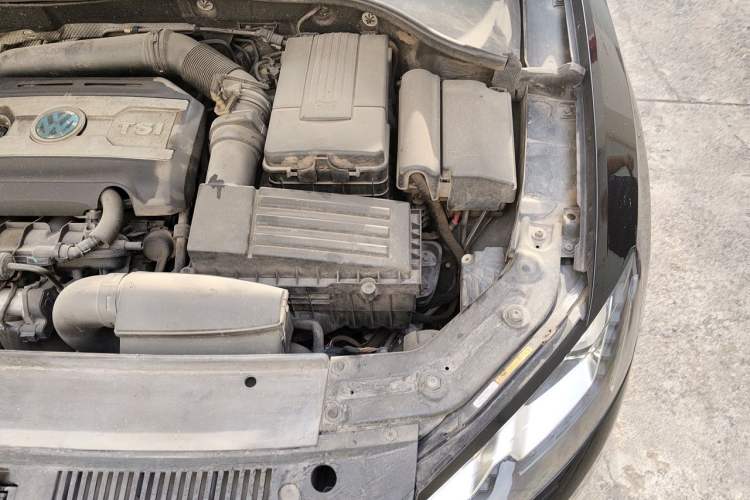 Used Volkswagen Passat 2014 1.8TSI DSG Prestige Edition Engine Bay Left