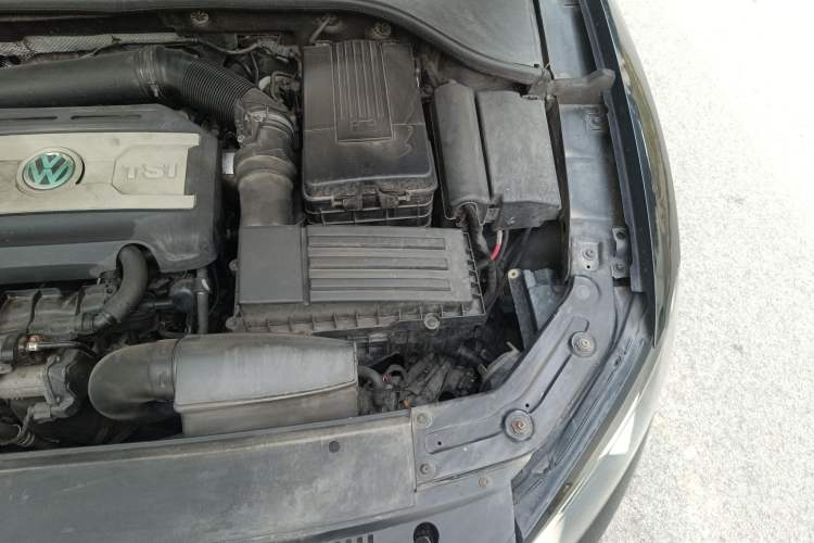 Used Volkswagen Passat 2014 1.8TSI DSG Prestige Edition Engine Bay Left