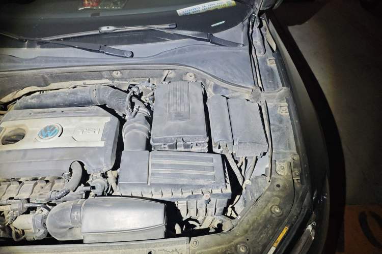 Used Volkswagen Passat 2014 1.8TSI DSG Prestige Edition Engine Bay Left