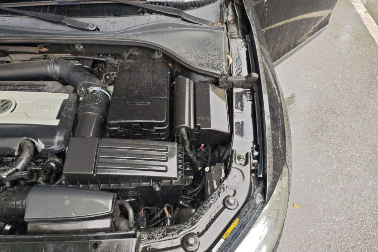 Used Volkswagen Passat 2014 1.8TSI DSG Prestige Navigation Edition Engine Bay Left