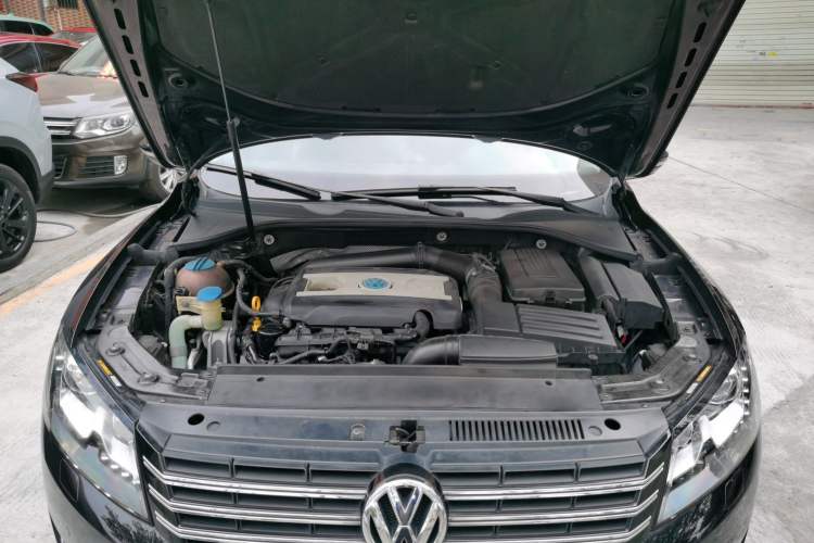 Used Volkswagen Passat 2014 1.8TSI DSG Prestige Navigation Edition Engine Bay