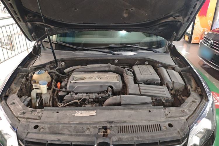 Used Volkswagen Passat 2014 1.8TSI DSG Prestige Navigation Edition Engine Bay