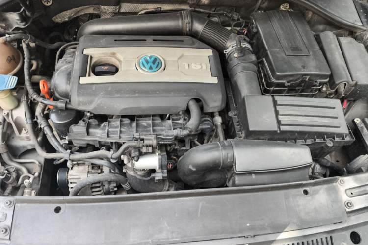 Used Volkswagen Passat 2014 1.8TSI DSG Prestige Edition Engine Bay