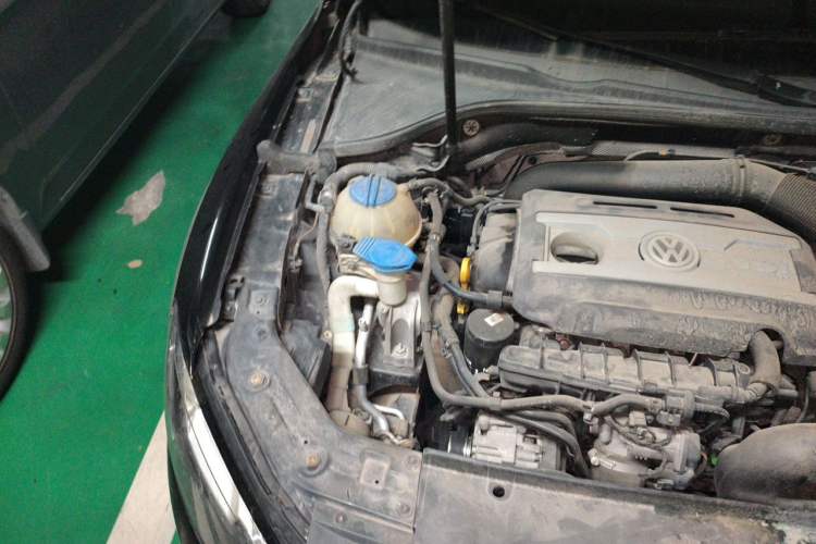 Used Volkswagen Passat 2014 1.8TSI Automatic Prestige Edition Engine Bay Right