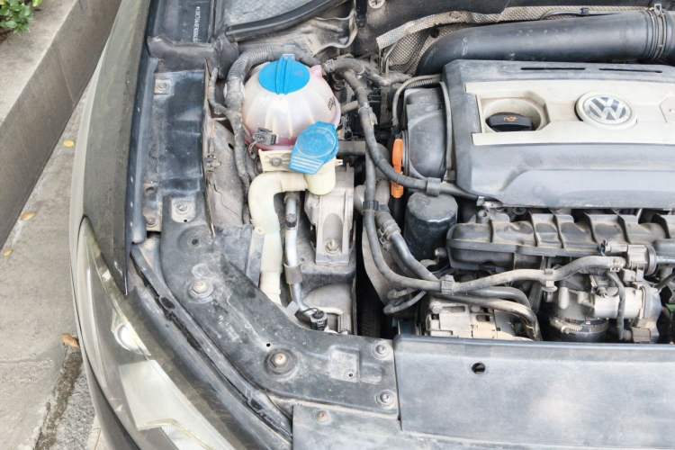 Used Volkswagen Passat 2014 1.8TSI DSG Prestige Edition Engine Bay Right