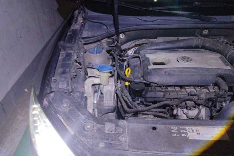 Used Volkswagen Passat 2014 1.8TSI DSG Prestige Edition Engine Bay Right
