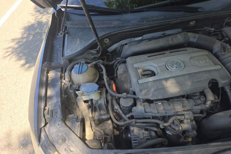 Used Volkswagen Passat 2014 1.8TSI DSG Prestige Edition Engine Bay Right