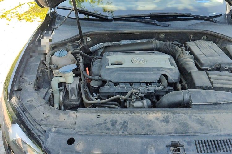 Used Volkswagen Passat 2014 1.8TSI DSG Prestige Edition Engine Bay Right