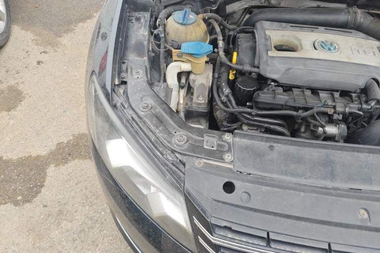 Used Volkswagen Passat 2014 1.8TSI DSG Prestige Edition Engine Bay Right