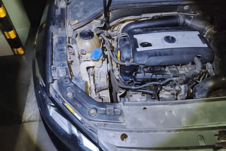 Used Volkswagen Passat 2014 1.8TSI DSG Prestige Edition Engine Bay Right