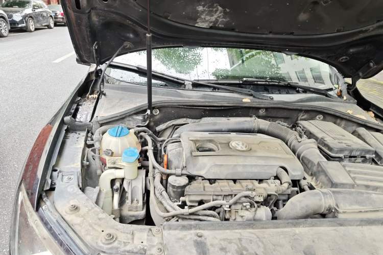 Used Volkswagen Passat 2014 1.8TSI DSG Prestige Edition Engine Bay Right