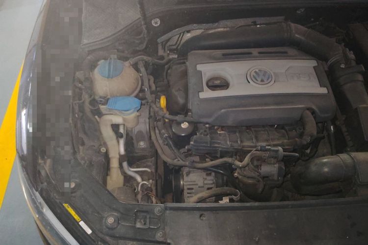 Used Volkswagen Passat 2014 1.8TSI DSG Prestige Edition Engine Bay Right