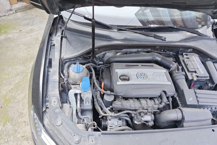 Used Volkswagen Passat 2014 1.8TSI DSG Prestige Navigation Edition Engine Bay Right
