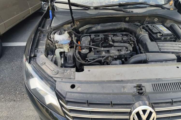Used Volkswagen Passat 2014 1.8TSI DSG Prestige Edition Engine Bay Right