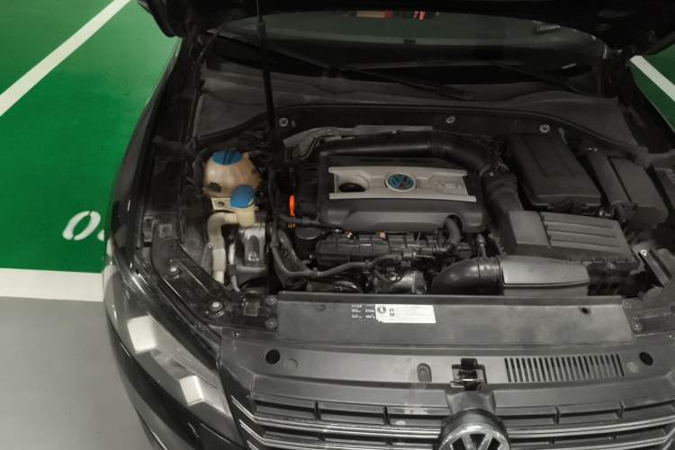 Used Volkswagen Passat 2014 1.8TSI DSG Prestige Edition Engine Bay Right
