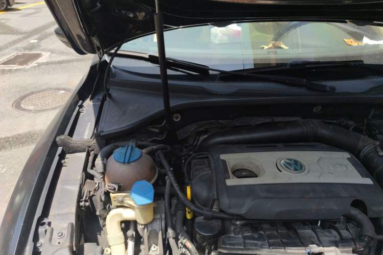 Used Volkswagen Passat 2014 1.8TSI DSG Prestige Edition Engine Bay Right