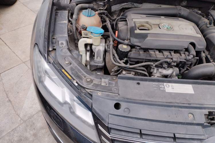 Used Volkswagen Passat 2014 1.8TSI DSG Prestige Edition Engine Bay Right