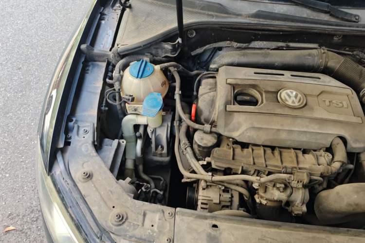 Used Volkswagen Passat 2014 1.8TSI DSG Prestige Edition Engine Bay Right