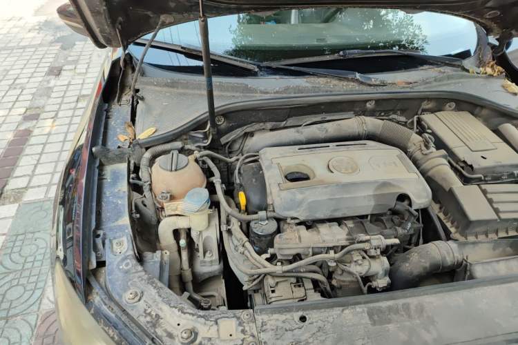 Used Volkswagen Passat 2014 1.8TSI DSG Prestige Edition Engine Bay Right