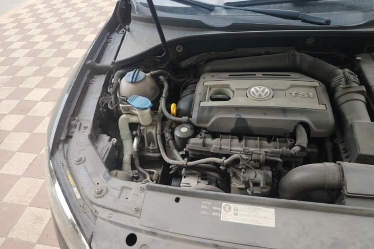 Used Volkswagen Passat 2014 1.8TSI DSG Prestige Navigation Edition Engine Bay Right