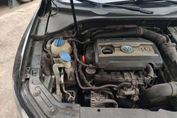 Used Volkswagen Passat 2014 1.8TSI DSG Prestige Edition Engine Bay Right
