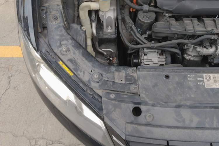 Used Volkswagen Passat 2014 1.8TSI DSG Prestige Navigation Edition Engine Bay Right