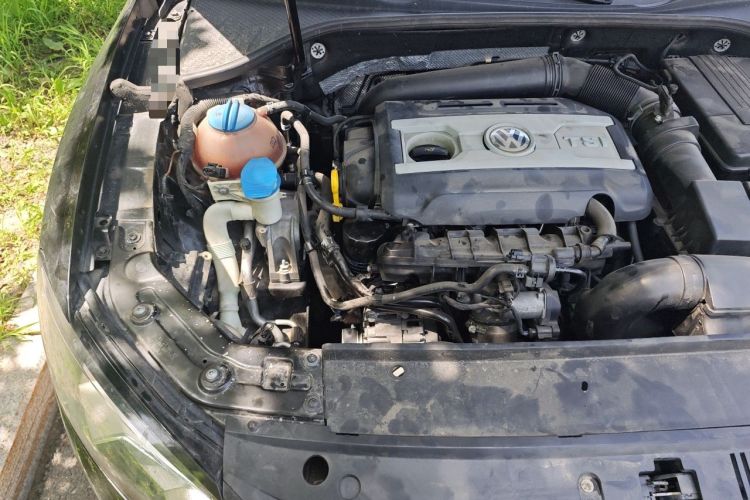 Used Volkswagen Passat 2014 1.8TSI DSG Prestige Edition Engine Bay Right