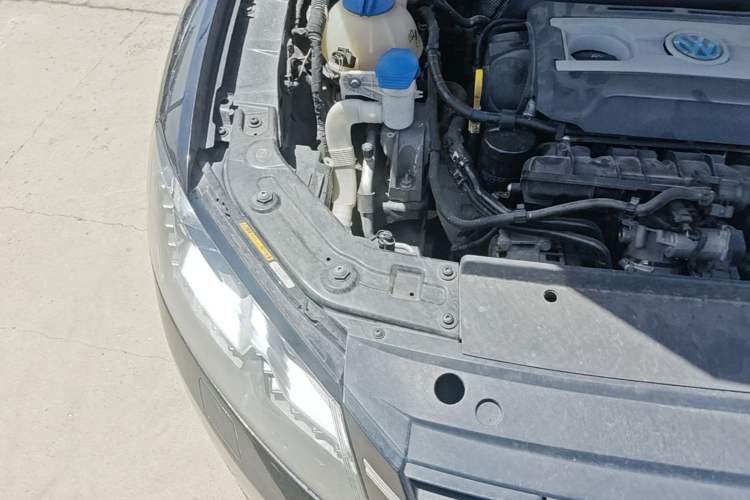 Used Volkswagen Passat 2014 1.8TSI DSG Prestige Navigation Edition Engine Bay Right