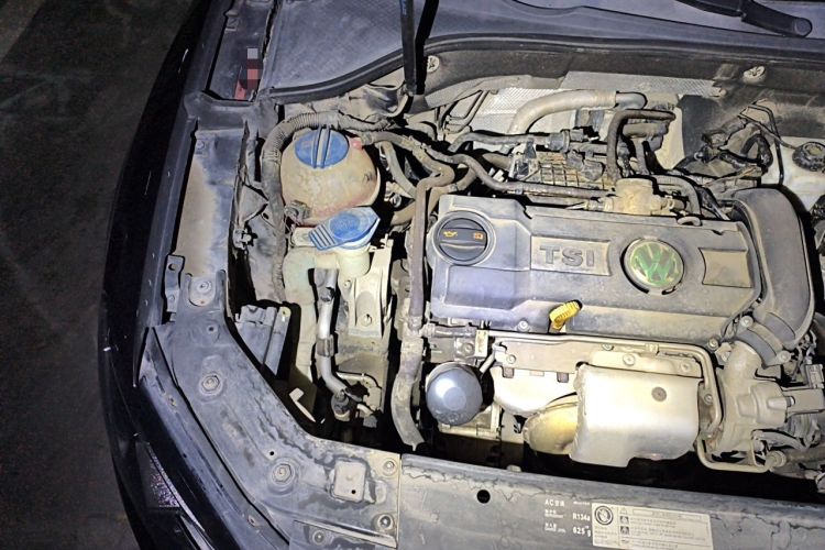 Used Volkswagen Passat 2014 1.4TSI DSG Prestige Edition Engine Bay Right
