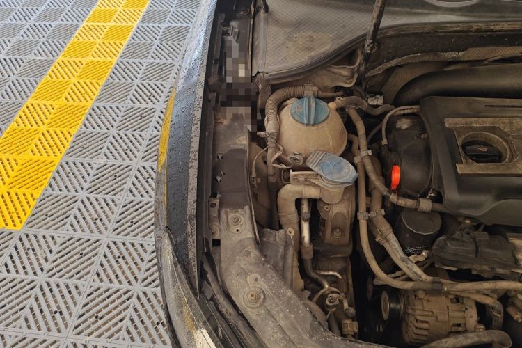 Used Volkswagen Passat 2014 1.8TSI DSG Prestige Edition Engine Bay Right