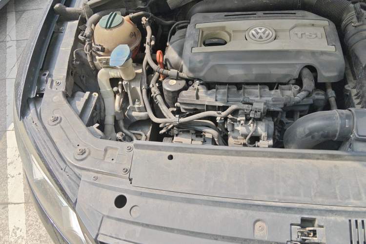 Used Volkswagen Passat 2014 1.8TSI Automatic Prestige Edition Engine Bay Right