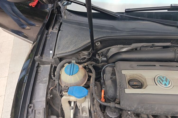 Used Volkswagen Passat 2014 1.8TSI DSG Prestige Edition Engine Bay Right