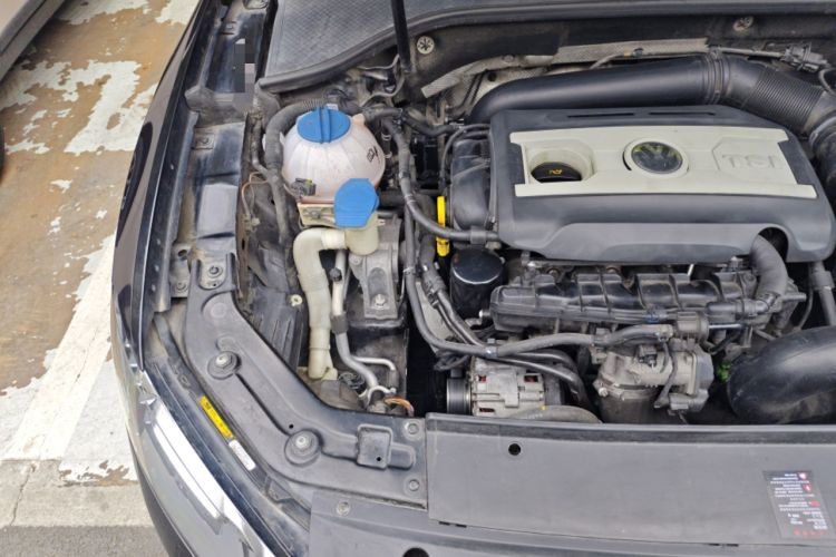 Used Volkswagen Passat 2014 1.8TSI DSG Prestige Edition Engine Bay Right