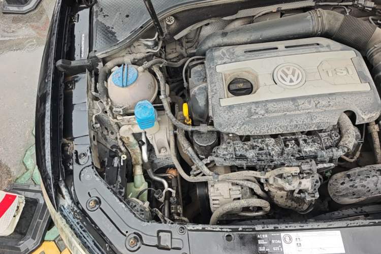 Used Volkswagen Passat 2014 1.8TSI DSG Prestige Edition Engine Bay Right