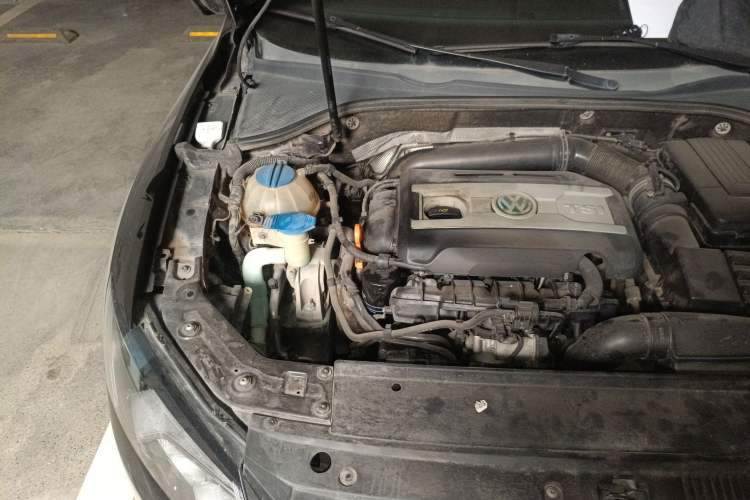 Used Volkswagen Passat 2014 1.8TSI DSG Prestige Edition Engine Bay Right