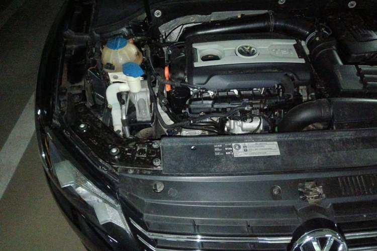 Used Volkswagen Passat 2014 1.8TSI DSG Prestige Edition Engine Bay Right