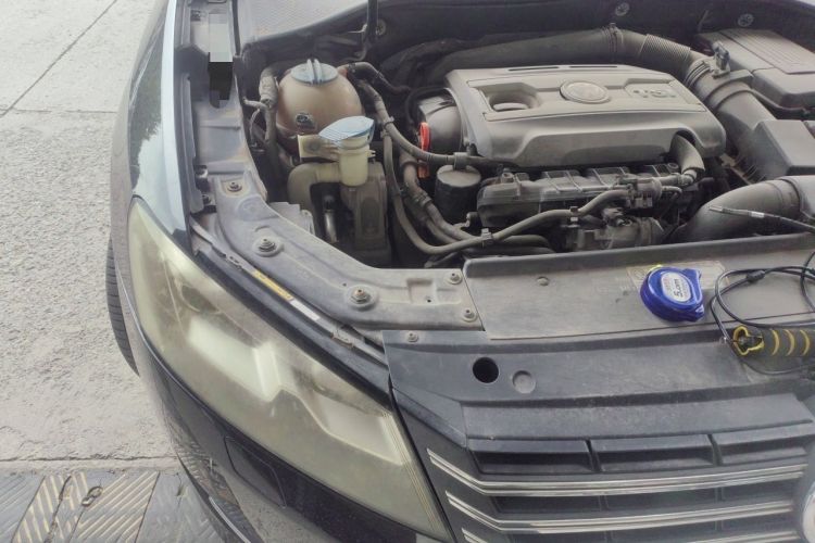 Used Volkswagen Passat 2014 1.8TSI DSG Prestige Edition Engine Bay Right