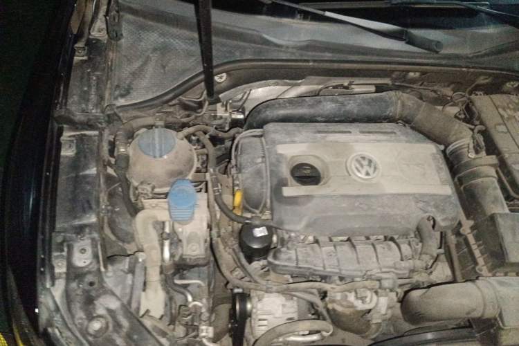Used Volkswagen Passat 2014 1.8TSI DSG Prestige Edition Engine Bay Right