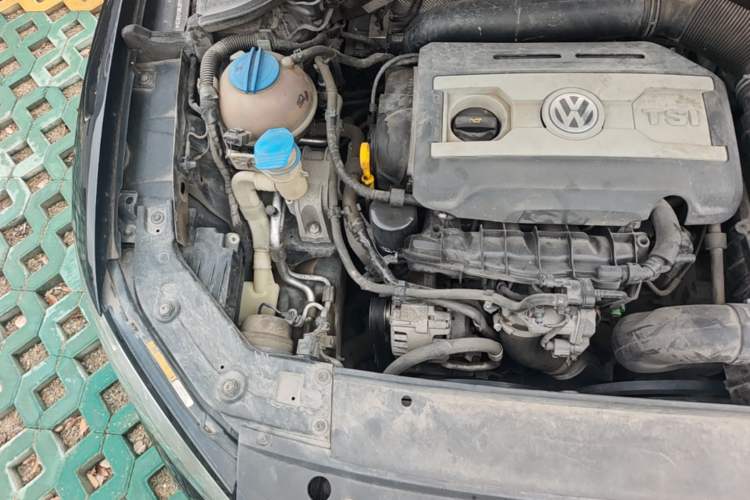 Used Volkswagen Passat 2014 1.8TSI DSG Prestige Edition Engine Bay Right