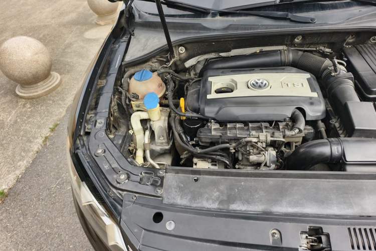 Used Volkswagen Passat 2014 1.8TSI DSG Prestige Edition Engine Bay Right