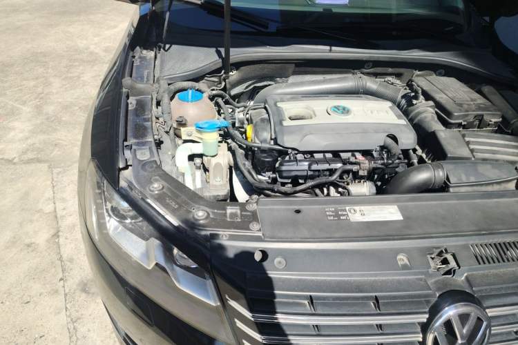 Used Volkswagen Passat 2014 1.8TSI DSG Ultimate Edition Engine Bay Right