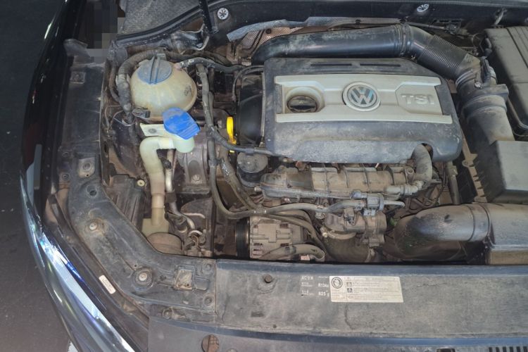 Used Volkswagen Passat 2014 1.8TSI DSG Prestige Edition Engine Bay Right