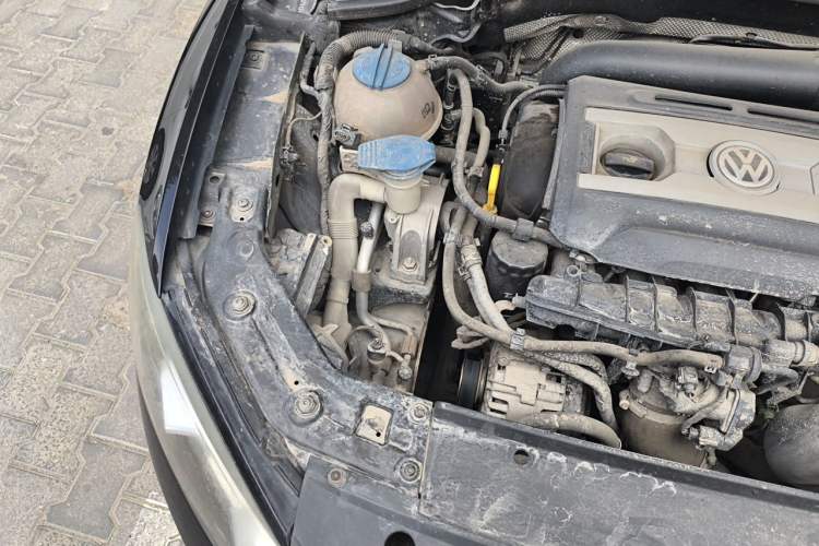 Used Volkswagen Passat 2014 1.8TSI DSG Prestige Edition Engine Bay Right