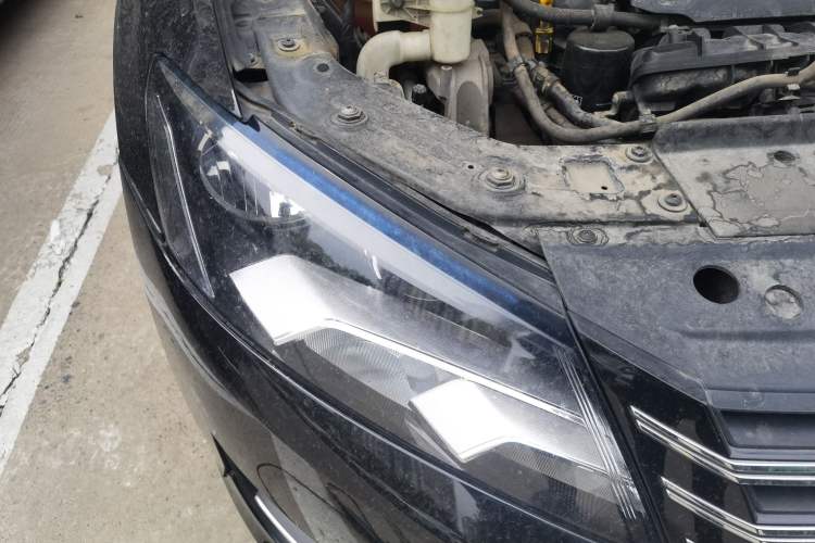 Used Volkswagen Passat 2014 1.8TSI DSG Prestige Edition Engine Bay Right