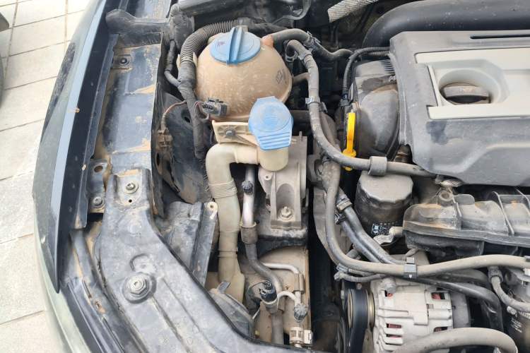 Used Volkswagen Passat 2014 1.8TSI DSG Prestige Edition Engine Bay Right