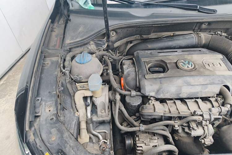 Used Volkswagen Passat 2014 1.8TSI DSG Prestige Edition Engine Bay Right