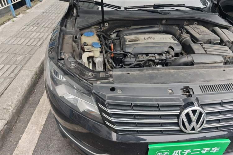Used Volkswagen Passat 2014 1.8TSI DSG Prestige Edition Engine Bay Right