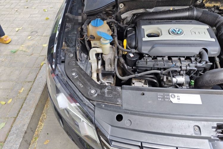 Used Volkswagen Passat 2014 1.8TSI DSG Prestige Edition Engine Bay Right