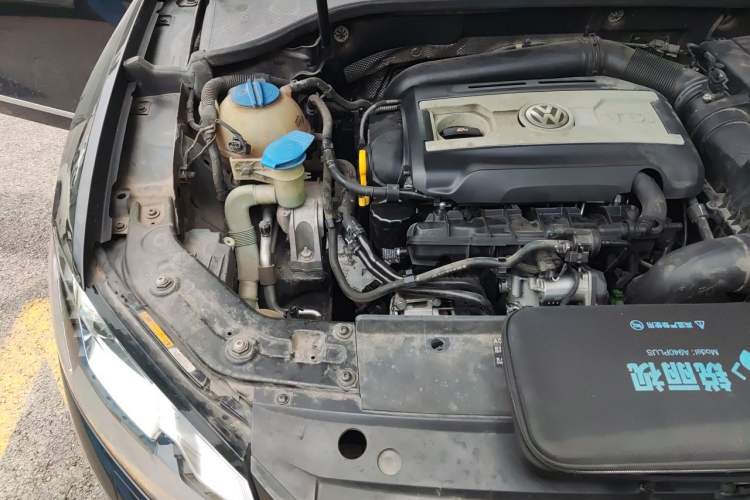 Used Volkswagen Passat 2014 1.8TSI DSG Prestige Edition Engine Bay Right