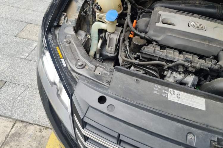 Used Volkswagen Passat 2014 1.8TSI DSG Prestige Edition Engine Bay Right
